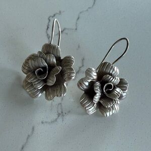 Brand new handmade Silver Flower Earrings